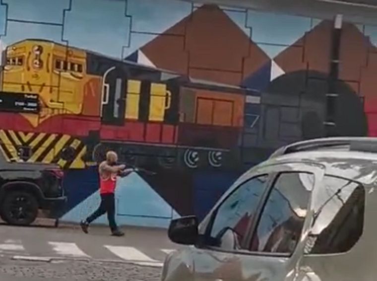 El loco de la escopeta en el hecho Foto: captura de video