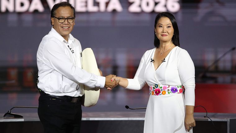 Keiko Fujimori y Roberto Sánchez se disputan la presidencia de Perú. Keiko Fujimori y Roberto Sánchez se disputan la presidencia de Perú.