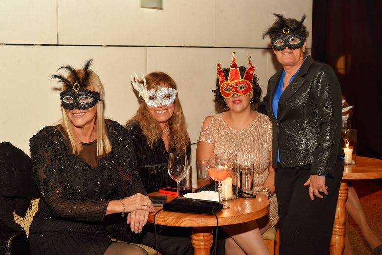 Liliana Seggiaro, Margarita Viel, Alejandra Casetti y Luz Castro. Liliana Seggiaro, Margarita Viel, Alejandra Casetti y Luz Castro.