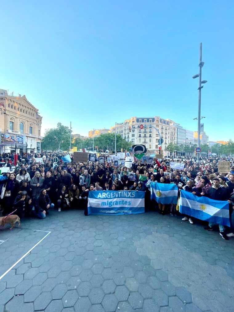 Los  argentinos que viven en Barcelona y se oponen a Milei Foto: Gentileza Argentinxs Migrantes