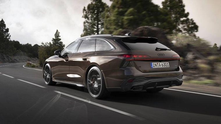 El Audi A6 Avant puede acelerar de 0 a 100 km/h en 7,9 segundos y alcanzar una velocidad máxima de 241 km/h.