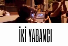 Iki Yabanci Festejo del equipo. Foto: Redes // @ikiyabanciidizi Iki Yabanci Festejo del equipo. Foto: Redes // @ikiyabanciidizi