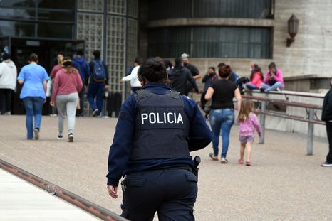 La Policía en el Hospital Central (imagen ilustrativa) Foto: ALF PONCE MERCADO / MDZ