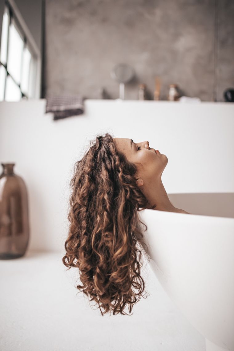 Los días de luna llena hay que darse un baño para limpiar energías. Foto: Unsplash