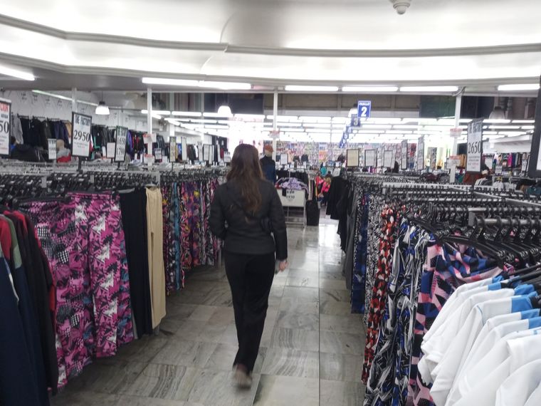 Así luce el parqué del ex cine Universidad. Foto: MDZ