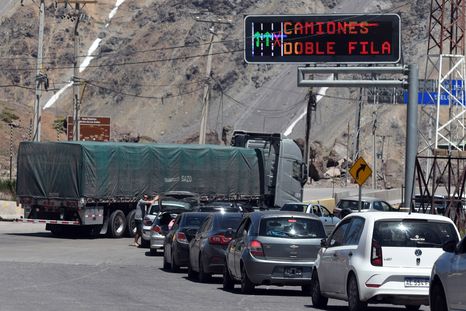 El Paso Cristo Redentor está habilitado este jueves, con tránsito fluido y temperaturas bajas, aunque el pronóstico anticipa precipitaciones en cordillera. El Paso Cristo Redentor está habilitado este jueves, con tránsito fluido y temperaturas bajas, aunque el pronóstico anticipa precipitaciones en cordillera.