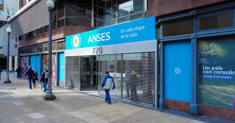 Anses paga dos sumas extraordinarias en agosto: más de 1,4 millones de jubilados accederá a ese beneficio Foto: Alí Danna/MDZ