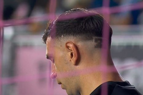 Dibu Martínez lució el número 23 en el pelo. Dibu Martínez lució el número 23 en el pelo.