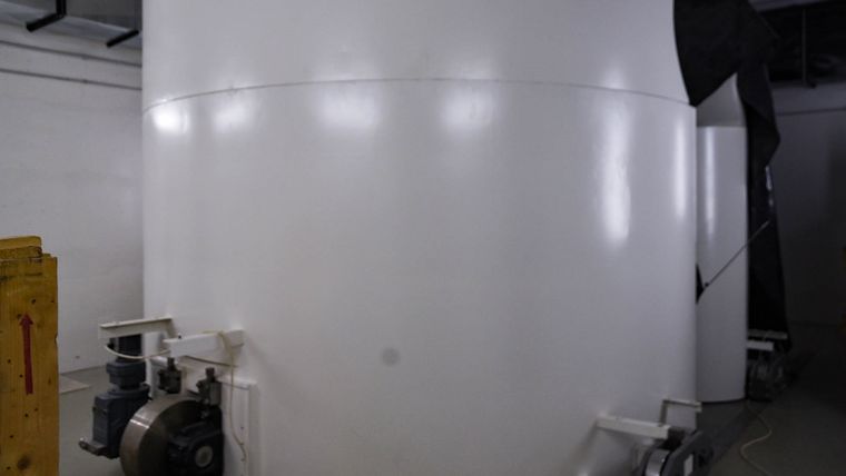 El ciclotrón pesa 13 toneladas y está ubicado en un búnker con una tapa de hormigón macizo con un peso de 45 toneladas. El ciclotrón pesa 13 toneladas y está ubicado en un búnker con una tapa de hormigón macizo con un peso de 45 toneladas.