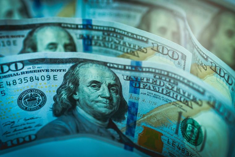 El dólar blue se acerca a un récord que preocupa al Gobierno.