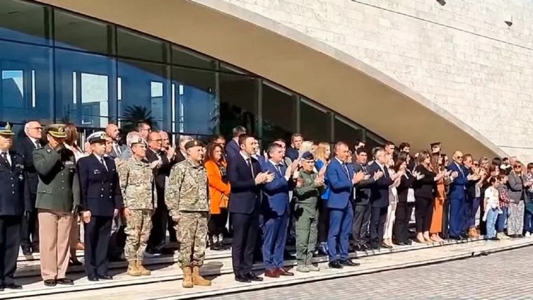 Por primera vez, el cambio de guardia se realizará en forma simultánea en tres ciudades argentinas. El ministro de Defensa, Luis Petri, estuvo en San Juan. Foto: Canal 13 San Juan