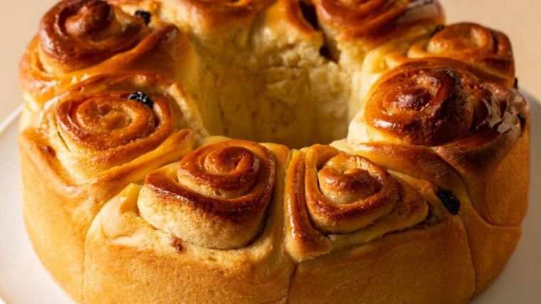 La receta combina masa leudada con relleno dulce. La receta combina masa leudada con relleno dulce.