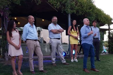 MDZol | Sergio Miranda y Rodolfo Vargas Arizu, en el brindis. Foto: Gentileza