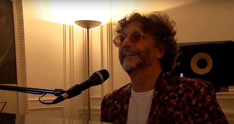Fito Páez brindo un recital íntimo que se transmitió para varios países