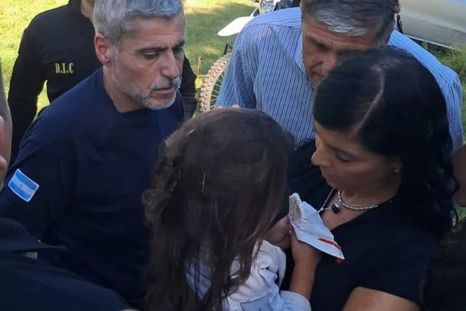 La niña se encuentra en buen estado de salud. La niña se encuentra en buen estado de salud.
