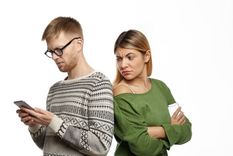 Pasó a mi lado como si nada y siguió con su vida, y yo con la mía, si es que así puede llamársele a eso que queda después del desencuentro. Foto: Freepick.