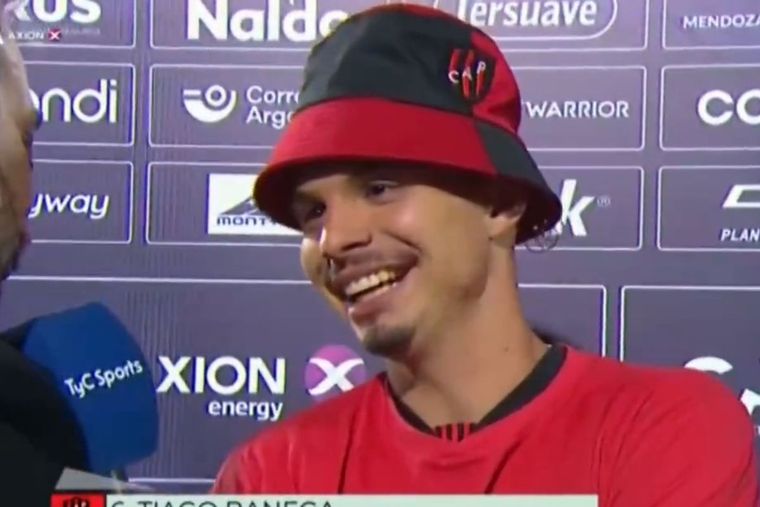 Banega no podía creer que le adjudicaron el gol del título de Patronato.