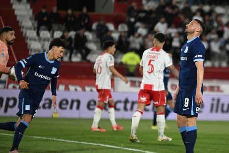 Racing enfrenta a Huracán en el Tomás Adolfo Ducó.