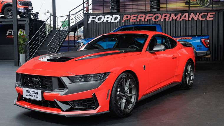 Ford suma tres versiones del Mustang en la región y lanza el Dark Horse