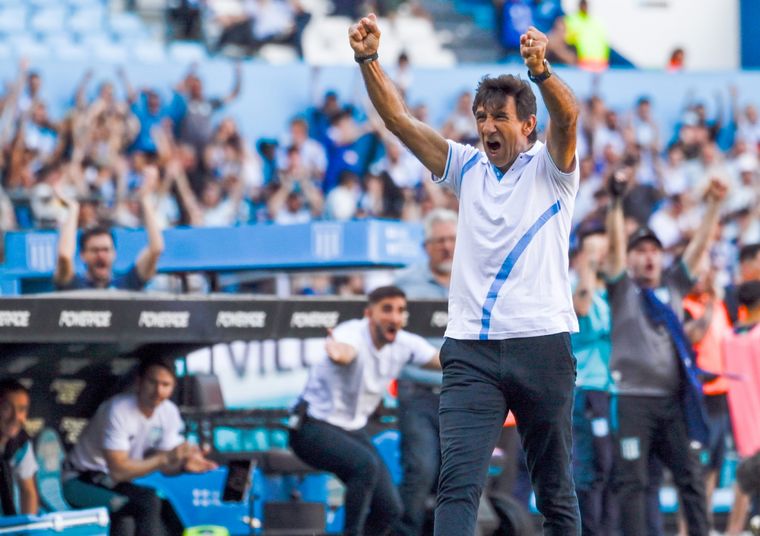 El técnico habló ante los mircrófonos. Foto: Fotobaires