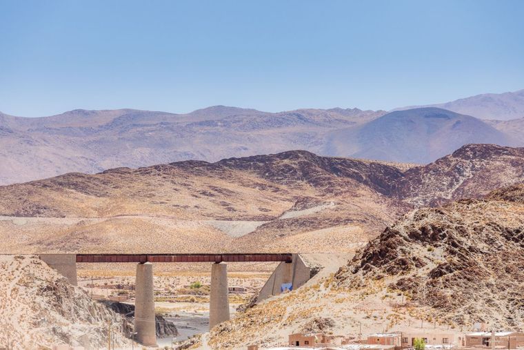 En San Antonio de los Cobres, la cultura andina y el paisaje de altura forman parte de una misma experiencia de viaje. En San Antonio de los Cobres, la cultura andina y el paisaje de altura forman parte de una misma experiencia de viaje.