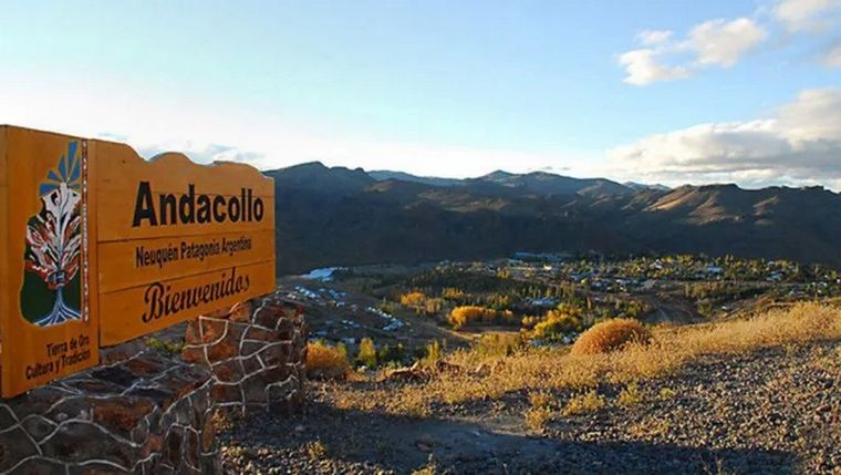 Un joven de 20 años murió tras un despiste en la Ruta Provincial 43 en Neuquén, cayendo por un barranco de entre 40 y 50 metros.