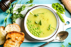 Receta fácil de sopa crema de arvejas, el plato casero que reconforta el alma.