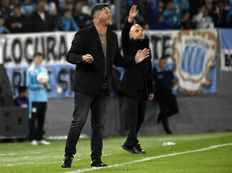 Gómez y Orsi, la dupla de Platense, durante la agónica victoria ante Racing. Foto: Fotobaires