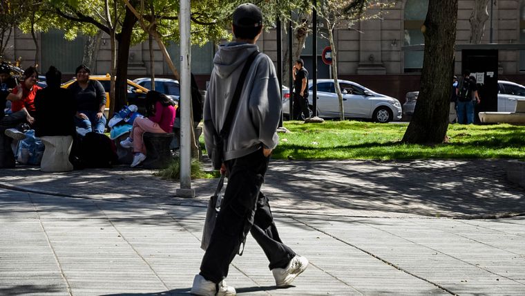 El Servicio Meteorológico Nacional prevé cielo nublado y viento del sur. El Servicio Meteorológico Nacional prevé cielo nublado y viento del sur.