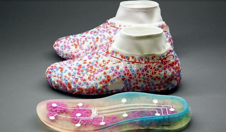 Los calzados portan la memoria de cada pie de los usuarios. Foto: AssaAshuach.