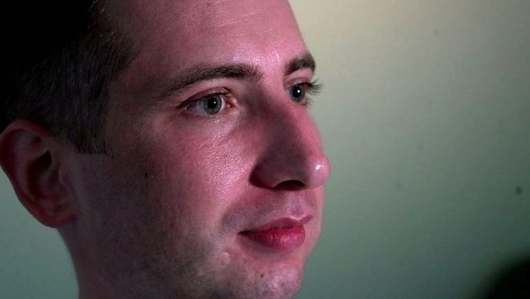 Sergey Savelyev está solicitando asilo en Francia, después de que filtrara videos de supuestos abusos en el interior de una cárcel en Rusia.