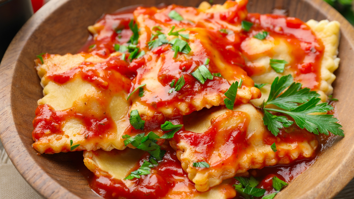 Ravioles con salsa: una receta abundante y deliciosa para la familia