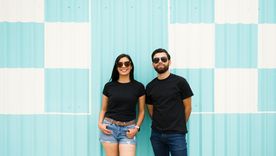 La psicología asocia el negro con elegancia, autoridad y protección emocional. Foto: Shutterstock La psicología asocia el negro con elegancia, autoridad y protección emocional. Foto: Shutterstock