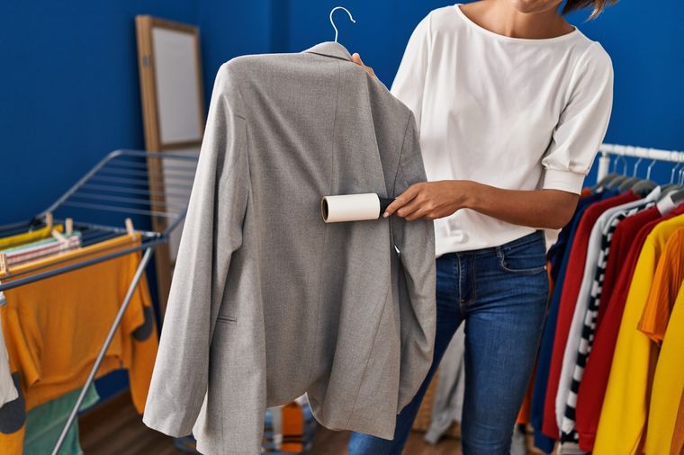 LIMPIAR Los sacos acumulan grandes cantidades de pelusas con el tiempo Foto: SHUTTERSTOCK