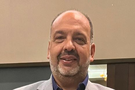Néstor Majul presentó un proyecto para que la ciudadanía vaya a votar cada cuatro años. Néstor Majul presentó un proyecto para que la ciudadanía vaya a votar cada cuatro años.