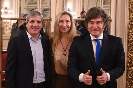 El Gobierno busca estirar los festejos por la reforma laboral pero los temas irresueltos de la agenda, como inflación, actividad económica y deuda vuelven una y otra vez a la agenda.&nbsp;&nbsp;