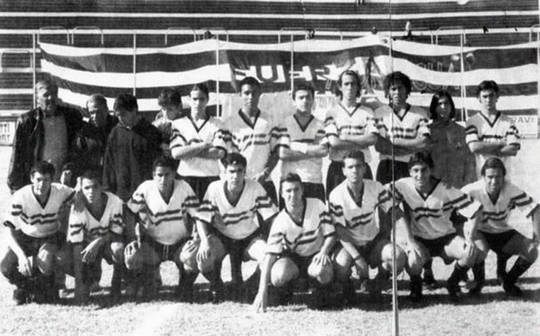 Soy el segundo de abajo, de derecha a izquierda. Foto: archivo personal Diego Zárate