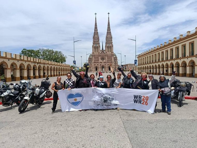 El relevo mundial de mujeres motociclistas avanza por rutas argentinas con un objetivo colectivo y una meta histórica.