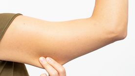 Ejercicios para trabajar bíceps y tríceps en casa. Ejercicios para trabajar bíceps y tríceps en casa.