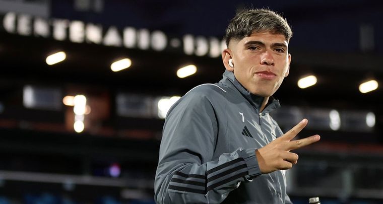 Almirón elogió a Carlos Palacios. Foto: Colo Colo Twitter