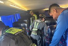 Gendarmería Nacional secuestró estupefacientes en colectivos en los que viajaba la hinchada de Independiente Rivadavia tras un operativo del Programa Tribuna Segura. Gendarmería Nacional secuestró estupefacientes en colectivos en los que viajaba la hinchada de Independiente Rivadavia tras un operativo del Programa Tribuna Segura.