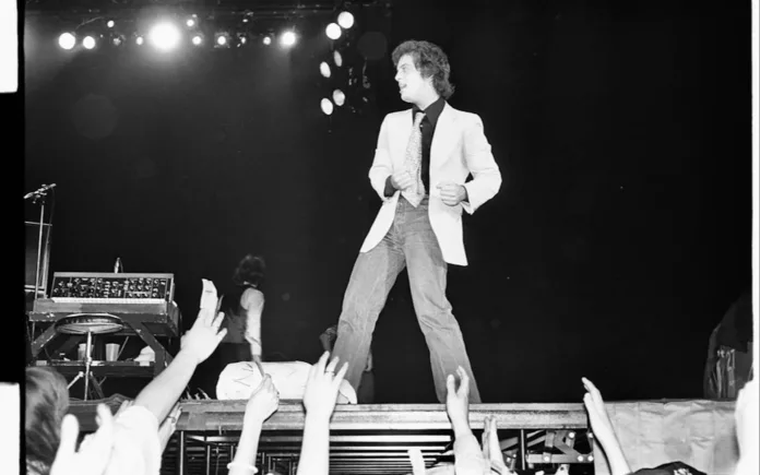 El documental producido por HBO MAX traza un mapa de la evolución artística y humana de Billy Joel. El documental producido por HBO MAX traza un mapa de la evolución artística y humana de Billy Joel. 