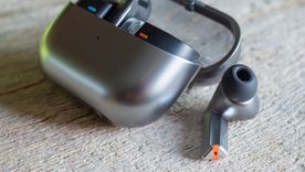 La nueva línea de auriculares de Samsung para 2026 combina diseños disruptivos con herramientas de traducción por IA. La nueva línea de auriculares de Samsung para 2026 combina diseños disruptivos con herramientas de traducción por IA.
