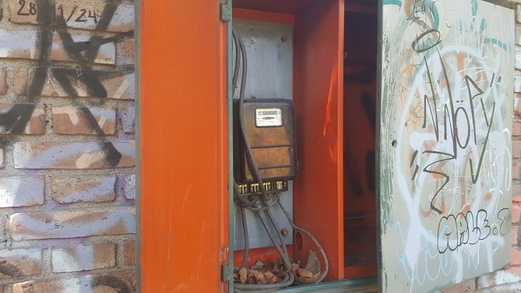 La rotura de cajas de electricidad en el Parque Cívico dejó instalaciones sensibles sin protección en un entorno frecuentado por niños.