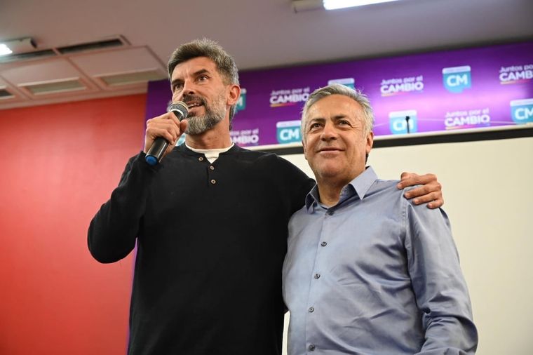 Ulpiano Suarez seguirá siendo intendente de Ciudad. En la foto, junto al electo gobernador Alfredo Cornejo Foto: Twitter Cambia Mendoza