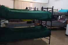 Las camas del ex Hotel City numeradas para recibir a personas en situación de calle Foto: Iglesia Mar del Plata