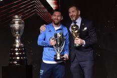 Messi y un cómico momento con Alejandro Domínguez, presidente de Conmebol: Te falta ganar la Libertadores Foto: Conmebol
