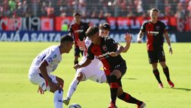 San Lorenzo y Newells no logran romper el cero en Rosario. San Lorenzo y Newells no logran romper el cero en Rosario.