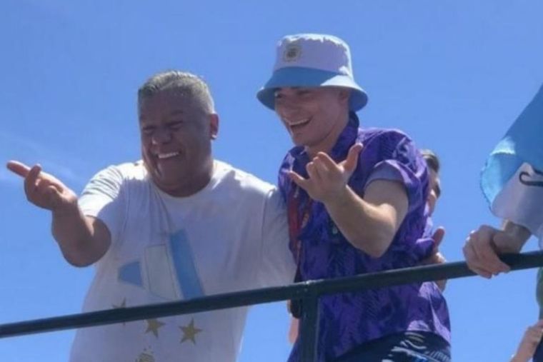 Chiqui Tapia y Julián Álvarez, un vínculo inesperado en la Selección argentina.