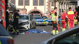 El vehículo ingresó en una zona peatonal y desató el terror en Leipzig, Alemania.